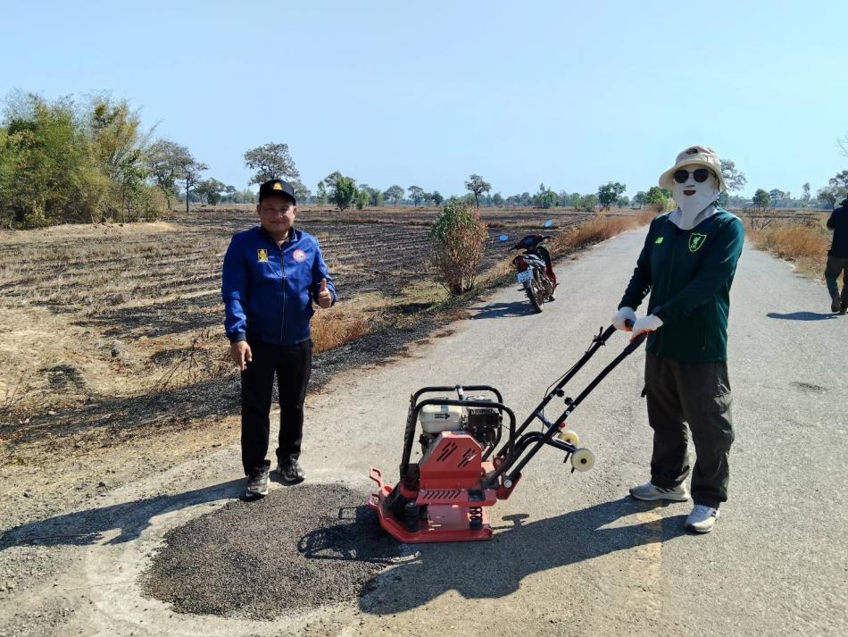 วันที่ 11 กุมภาพันธ์ 2569 เทศบาลตำบลสาวแห นำโดยนายปฏิการ เชื้อทอง ปลัดเทศบาลตำบลสาวแห รักษาราชการแทน ผู้อำนวยการกองช่าง และกองช่าง ลงพื้นที่ซ่อมแซมถนนที่ชำรุด สายบ้านหนองแคน-ดอนบ่อ เพื่อการสัญจร ไป-มา ของพี่น้องประชาชนได้สะดวกยิ่งขึ้น