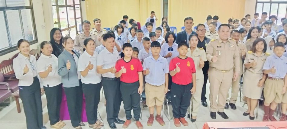 วันที่ 10 สิงหาคม 2569 เวลา 09.30 น. เทศบาลตำบลสาวแห ร่วมกับโรงเรียนสาวแหวิทยา ดำเนินโครงการป้องกันการตั้งครรภ์ก่อนวัยอันควรในเด็กวัยเรียนและวัยรุ่น ประจำปีงบประมาณ พ.ศ.2569 โดยมีนายชนะชาญ ศรีปัญญา นายกเทศมนตรีตำบลสาวแห เป็นประธานเปิดโครงการฯ จัดทำโดยกอองสวัสดิการสังคม เทศบาลตำบลสาวแห สนับสนุนโดยกองทุนหลักประกันสุขภาพตำบลสาวแห ณ ห้องประชุมเทศบาลตำบลสาวแห